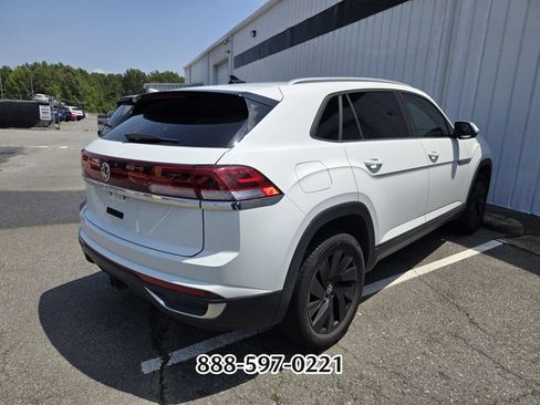 Used 2024 Volkswagen Atlas Cross Sport SE w/ Panoramic Sunroof Package FWD image 4