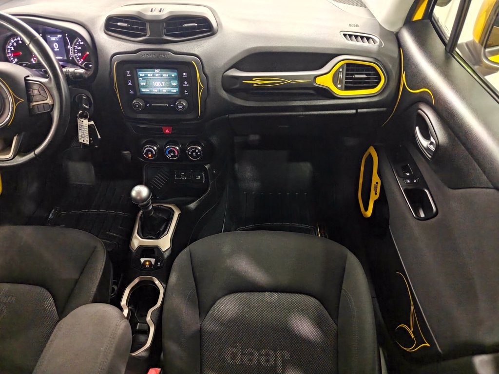 Used 2016 Jeep Renegade Latitude FWD image 21