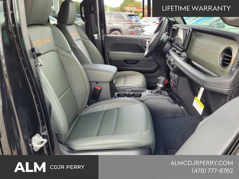 New 2025 Jeep Gladiator Mojave w/ Convenience Group AWD/4WD image 16