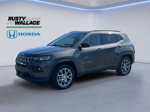 Used 2022 Jeep Compass Latitude w/ Sun and Sound Group image 1