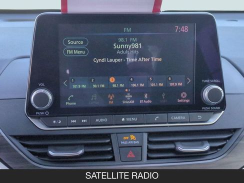 Used 2025 Nissan Altima 2.5 SV FWD image 21