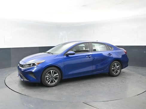 Used 2024 Kia Forte LXS image 2