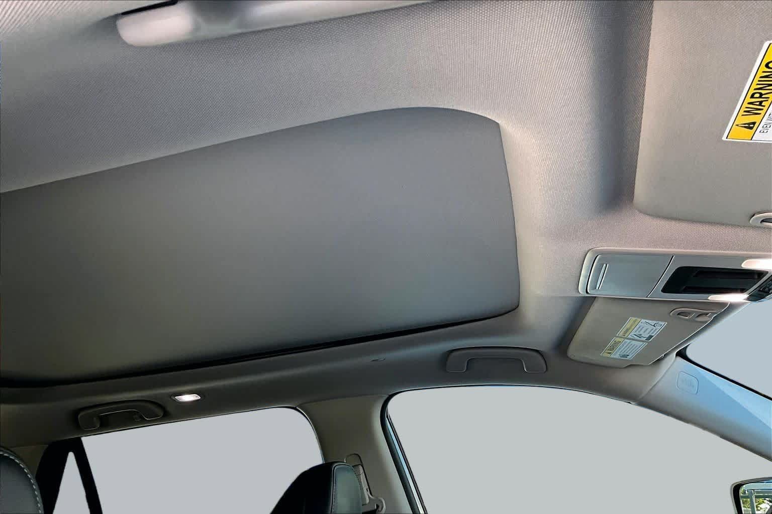 Used 2024 Honda Pilot Touring image 13