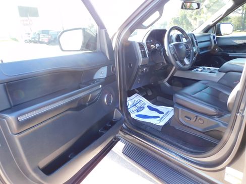 Used 2021 Ford Expedition XLT image 9