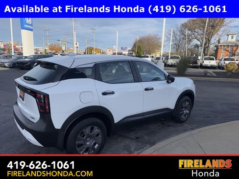 Used 2025 Nissan Kicks S image 5