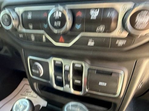 Used 2021 Jeep Gladiator Overland w/ Trailer Tow Package AWD/4WD image 86