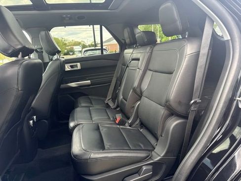 Used 2024 Ford Explorer Limited w/ Limited Technology Package AWD/4WD image 9