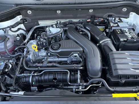 New 2025 Volkswagen Taos SE image 17