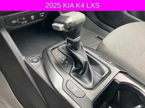 Used 2025 Kia K4 FWD image 31