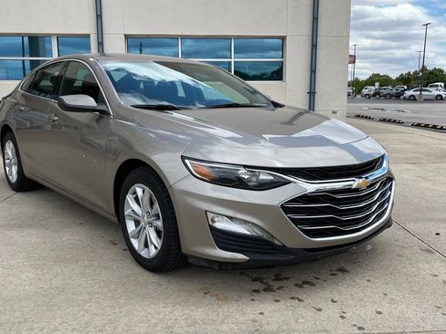 Used 2025 Chevrolet Malibu LT FWD image 3