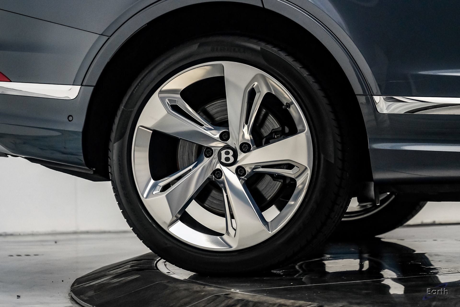 Used 2023 Bentley Bentayga Extended Wheelbase AWD/4WD image 98