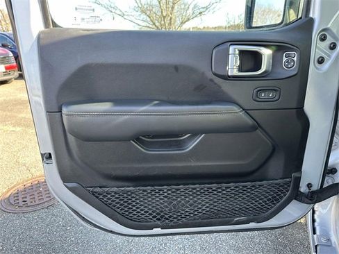 Used 2023 Jeep Wrangler Unlimited Sahara image 16