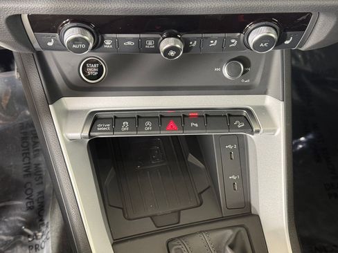 Used 2025 Audi Q3 2.0T Premium w/ Convenience Package image 16