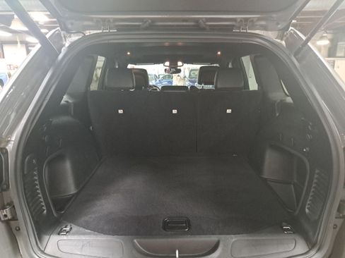 Used 2022 Jeep Grand Cherokee Laredo X RWD image 13