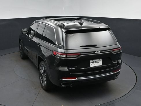 Used 2024 Jeep Grand Cherokee Overland w/ Luxury Tech Group IV AWD/4WD image 33