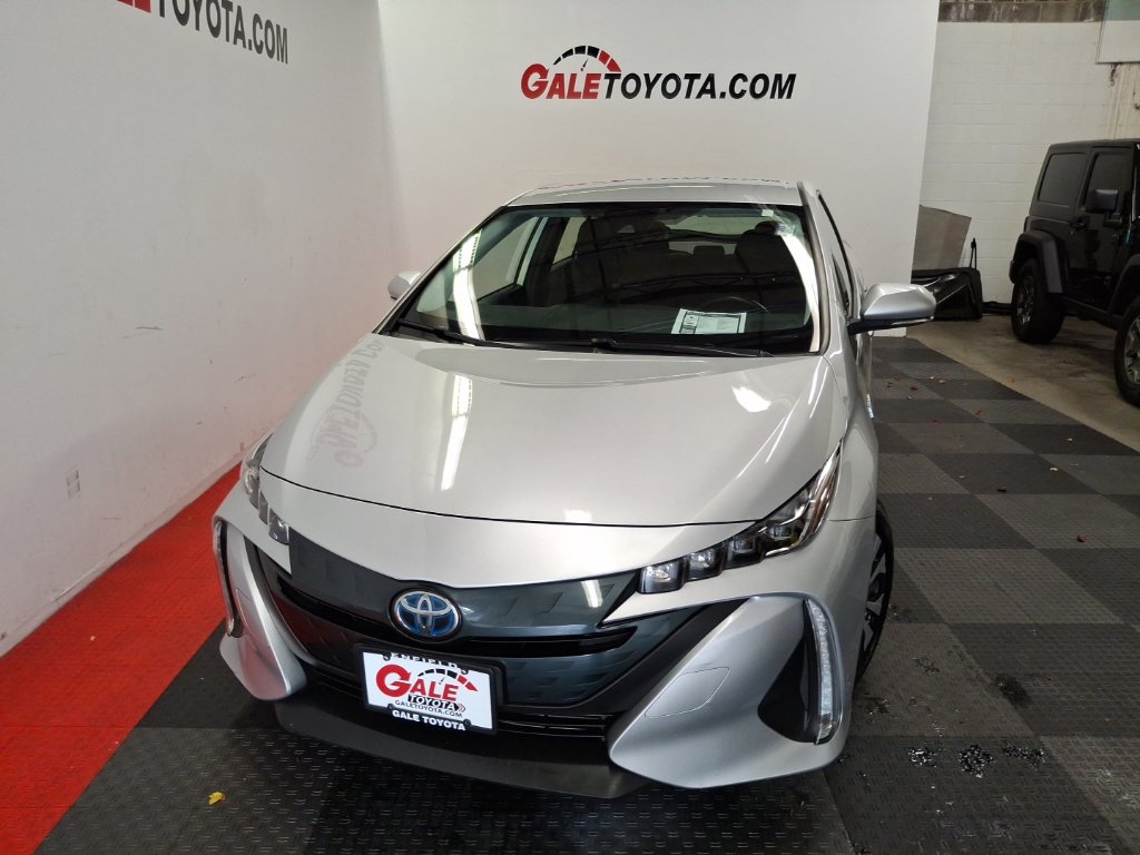 Used 2022 Toyota Prius Prime LE FWD image 3