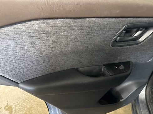 Used 2023 Nissan Rogue S AWD/4WD image 32