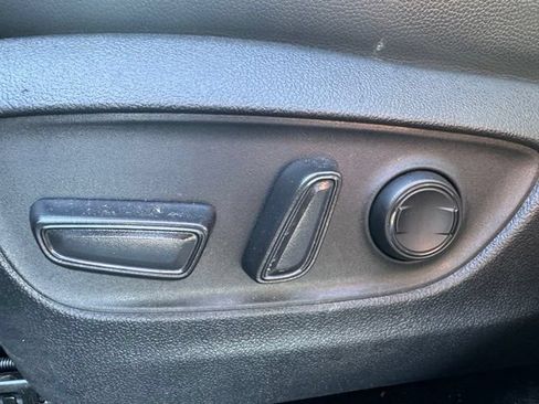 Used 2023 Toyota Highlander XLE FWD image 20
