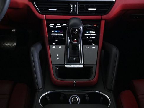 Certified 2023 Porsche Cayenne Coupe AWD/4WD image 16