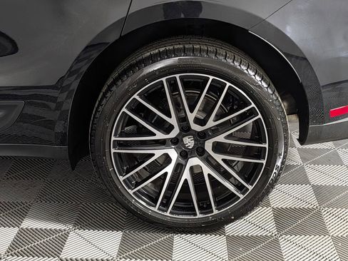 New 2026 Porsche Macan image 12