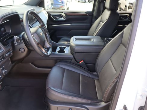 Used 2024 Chevrolet Tahoe High Country AWD/4WD image 18
