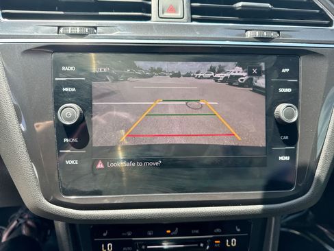 Used 2022 Volkswagen Tiguan SE FWD image 35