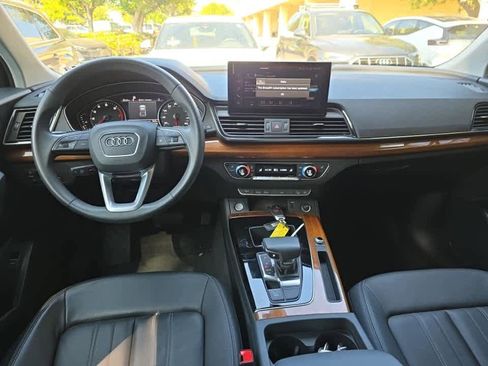 Used 2023 Audi Q5 2.0T Premium w/ Convenience Package image 4