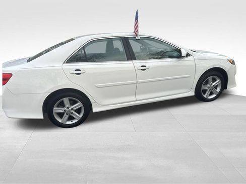 Used 2014 Toyota Camry SE image 23