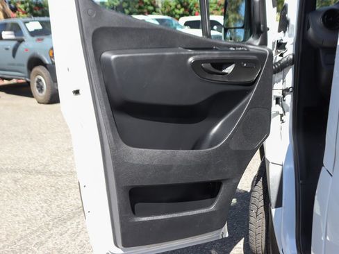 Used 2025 Mercedes-Benz Sprinter 2500 image 18