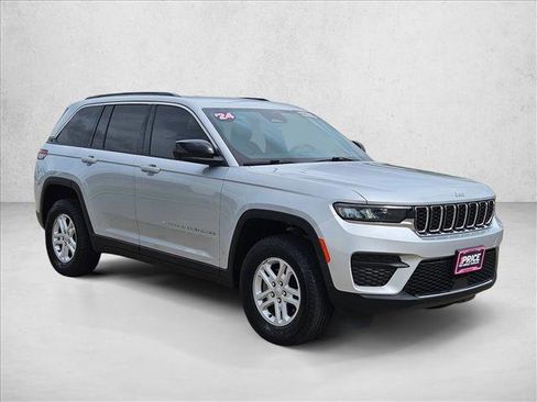 Used 2024 Jeep Grand Cherokee Laredo RWD image 3