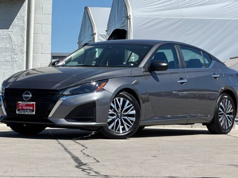 Used 2025 Nissan Altima 2.5 SV image 23