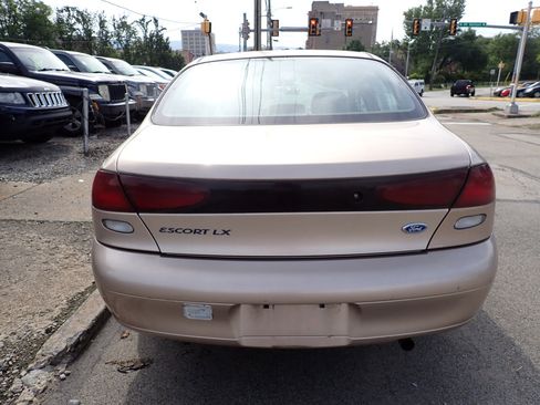 Used 1997 Ford Escort LX image 3