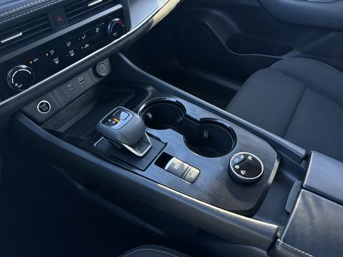 Used 2023 Nissan Rogue S image 20