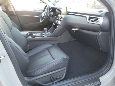 New 2026 Genesis G70 2.5T image 12