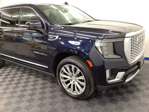 Used 2022 GMC Yukon XL Denali w/ Denali Premium Package AWD/4WD image 26