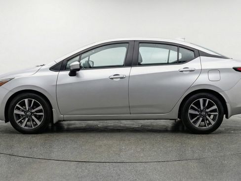 Used 2025 Nissan Versa SV FWD image 5