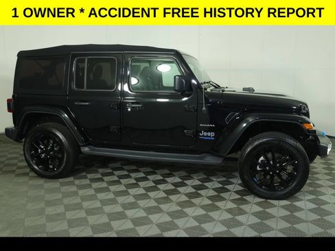 Used 2022 Jeep Wrangler Unlimited Sahara w/ Cold Weather Group AWD/4WD image 2