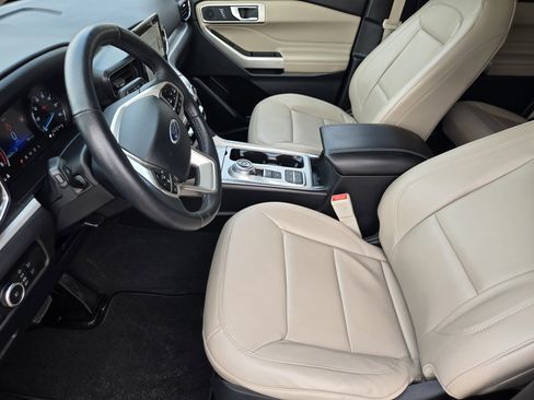 Certified 2024 Ford Explorer XLT w/ Equipment Group 202A image 9