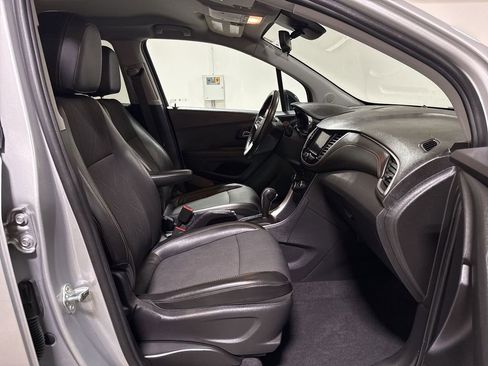 Used 2020 Chevrolet Trax LT w/ Redline Edition image 21