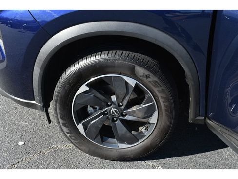 Used 2024 Nissan Rogue SV image 8