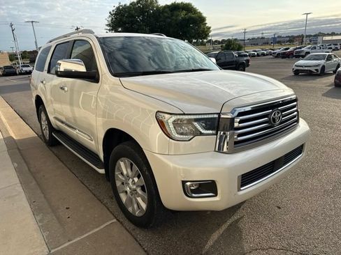 Used 2020 Toyota Sequoia Platinum AWD/4WD image 2