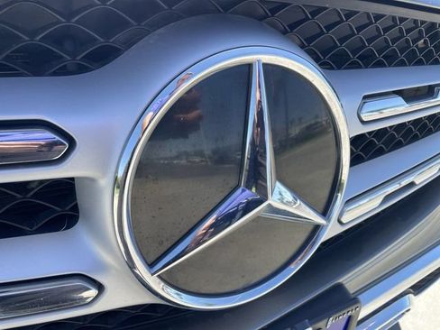 Used 2020 Mercedes-Benz GLC 300 4MATIC w/ Premium Package image 31