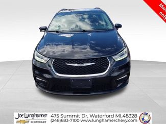 Used 2022 Chrysler Pacifica Touring-L FWD video 3