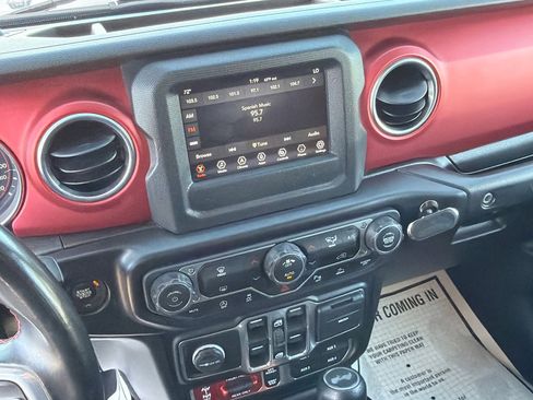 Used 2021 Jeep Wrangler Unlimited Rubicon w/ LED Lighting Group image 25