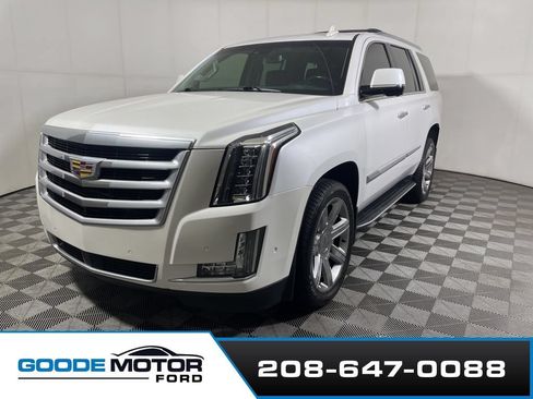 Used 2019 Cadillac Escalade Premium Luxury AWD/4WD image 4
