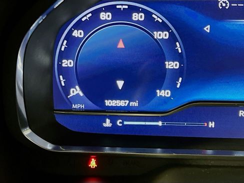 Used 2022 Chevrolet Suburban High Country image 12