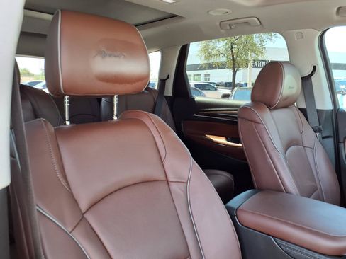 Used 2021 Buick Enclave Avenir w/ Avenir Technology Package FWD image 12
