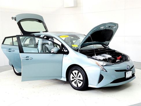 Used 2016 Toyota Prius Four image 12