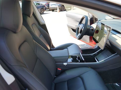 Used 2020 Tesla Model 3 Standard Range Plus RWD image 11
