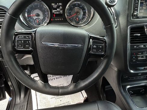 Used 2015 Chrysler Town & Country S FWD image 10